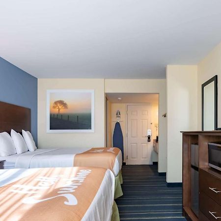 Days Inn By Wyndham Hartford/Closest Downtown Екстер'єр фото