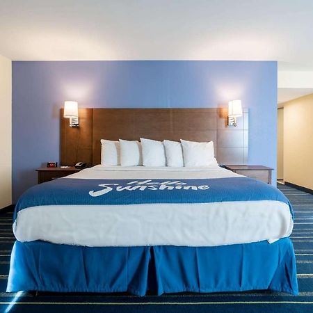 Days Inn By Wyndham Hartford/Closest Downtown Екстер'єр фото