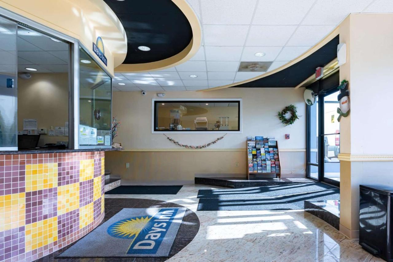 Days Inn By Wyndham Hartford/Closest Downtown Екстер'єр фото