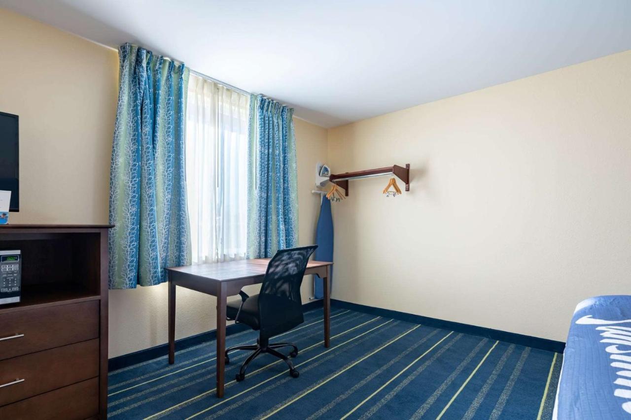 Days Inn By Wyndham Hartford/Closest Downtown Екстер'єр фото