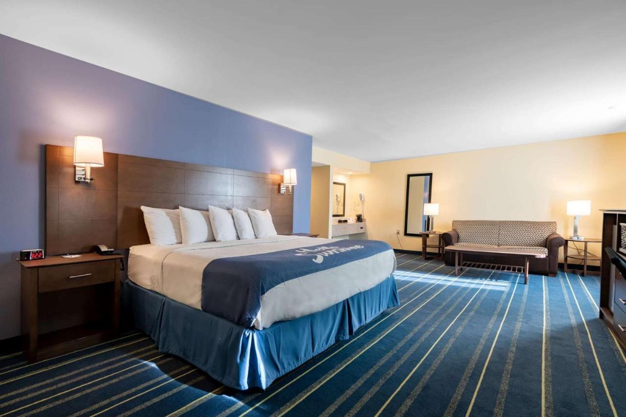 Days Inn By Wyndham Hartford/Closest Downtown Екстер'єр фото