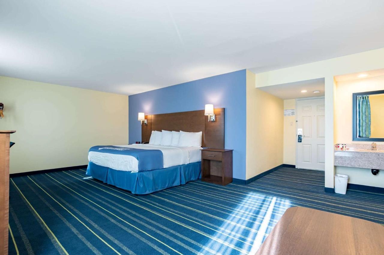 Days Inn By Wyndham Hartford/Closest Downtown Екстер'єр фото