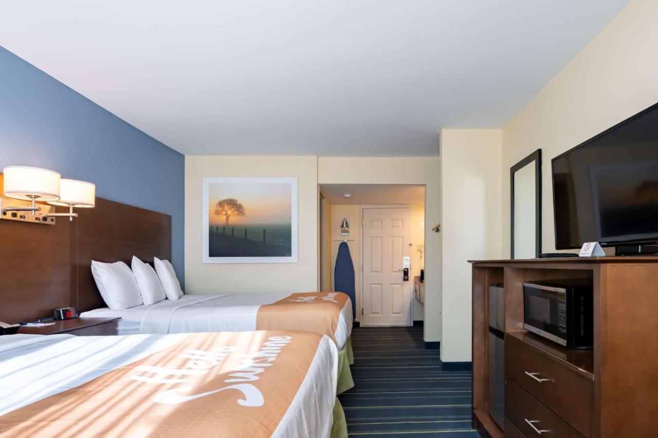 Days Inn By Wyndham Hartford/Closest Downtown Екстер'єр фото