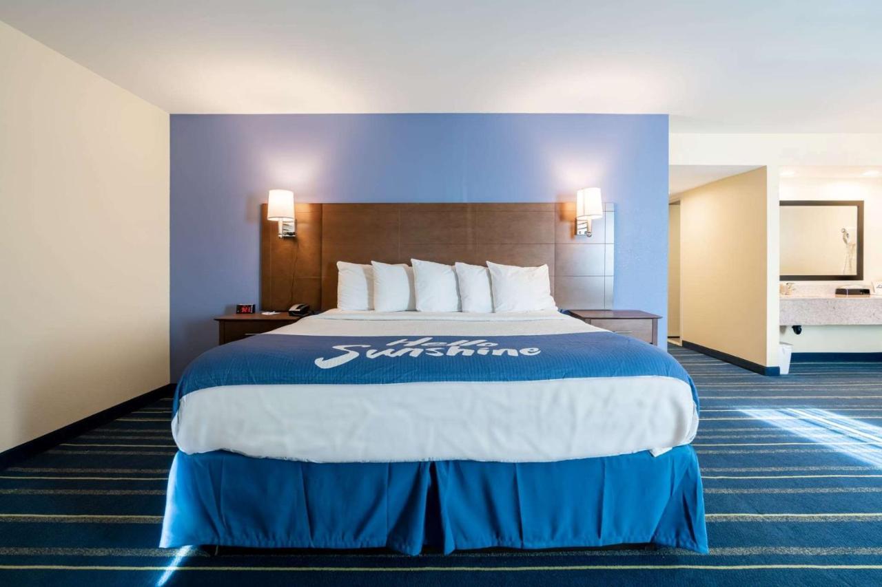 Days Inn By Wyndham Hartford/Closest Downtown Екстер'єр фото