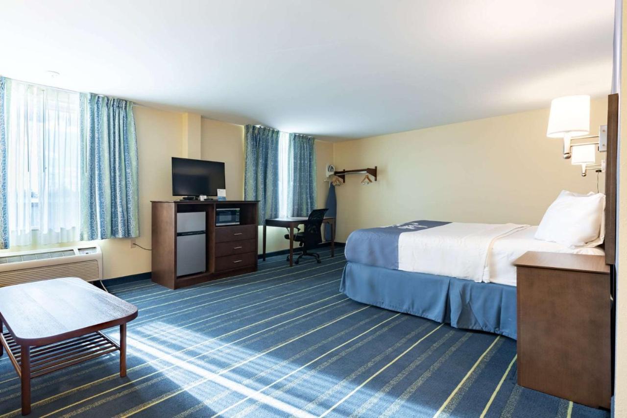 Days Inn By Wyndham Hartford/Closest Downtown Екстер'єр фото