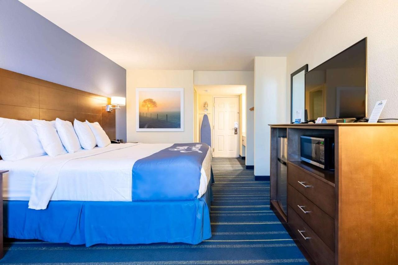 Days Inn By Wyndham Hartford/Closest Downtown Екстер'єр фото