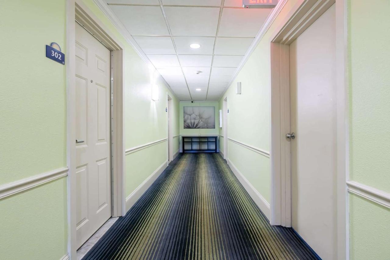 Days Inn By Wyndham Hartford/Closest Downtown Екстер'єр фото