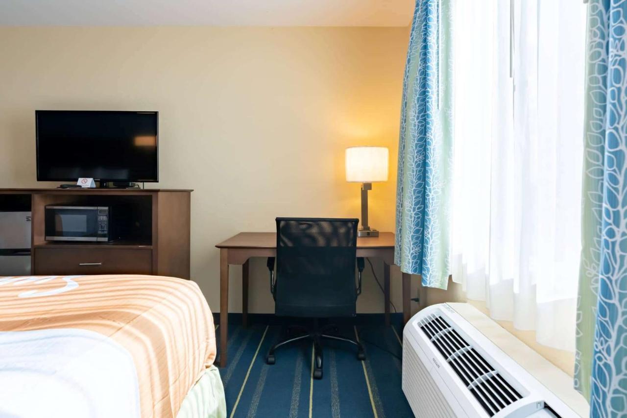 Days Inn By Wyndham Hartford/Closest Downtown Екстер'єр фото