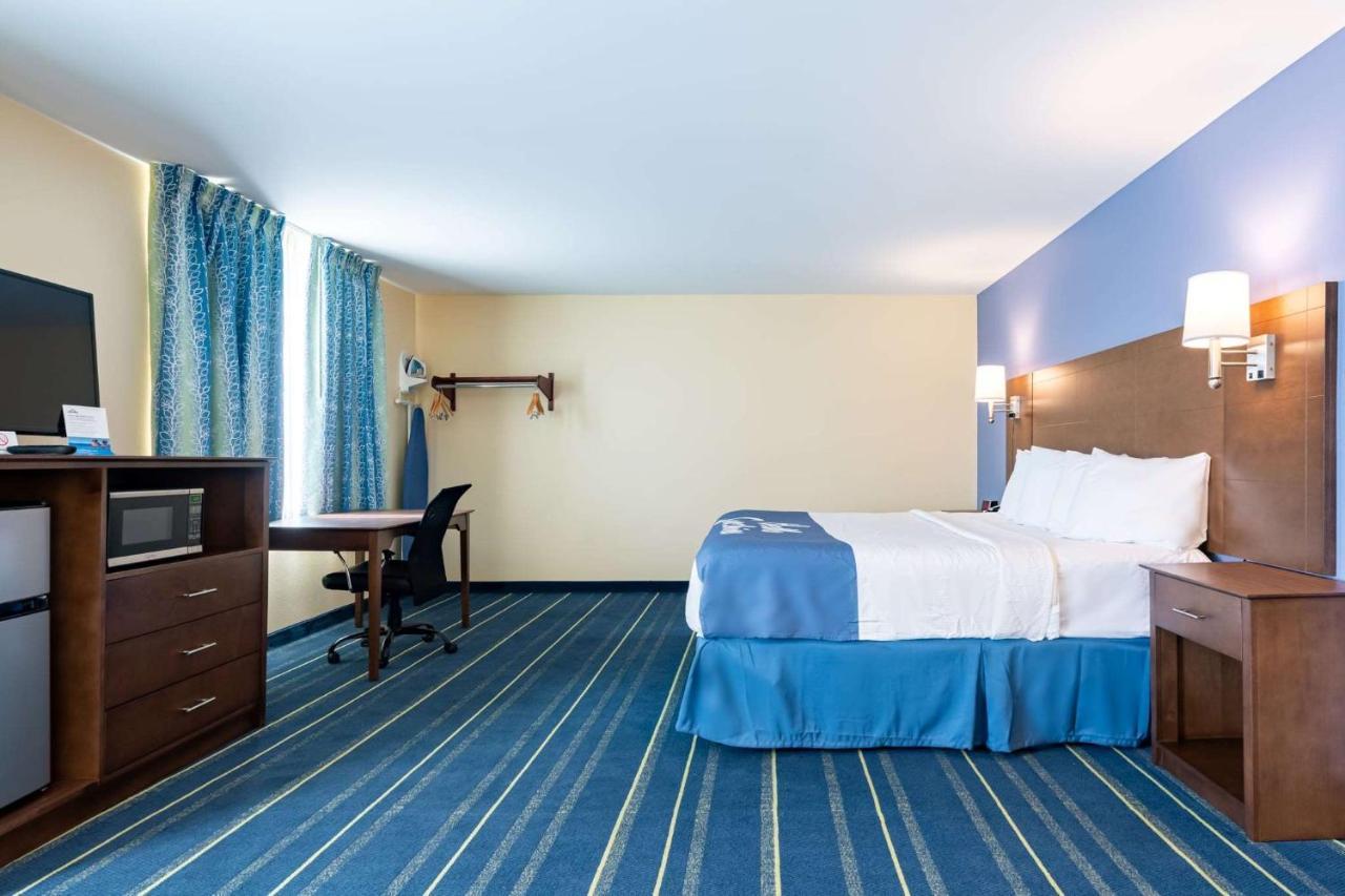 Days Inn By Wyndham Hartford/Closest Downtown Екстер'єр фото