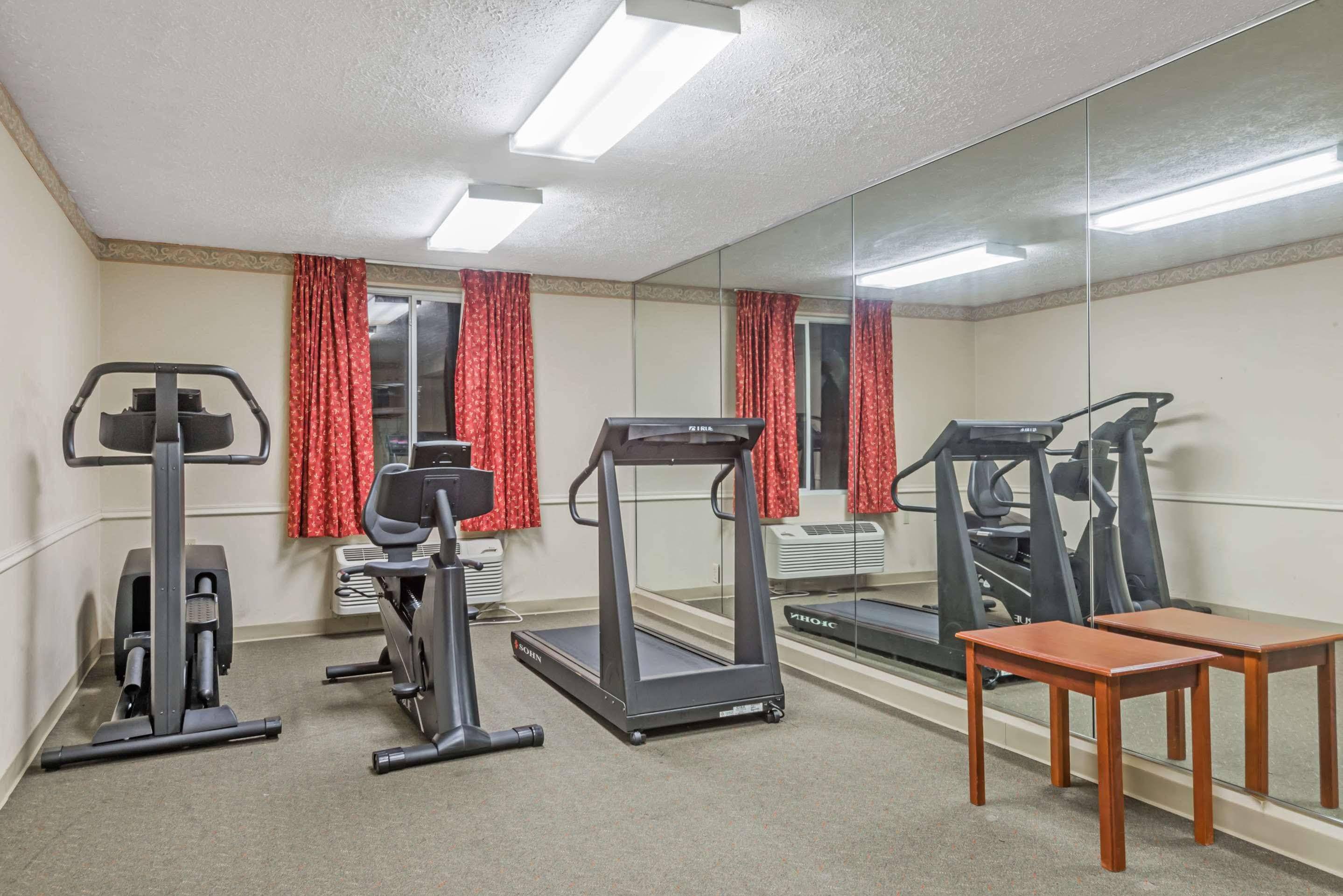 Days Inn By Wyndham Hartford/Closest Downtown Екстер'єр фото